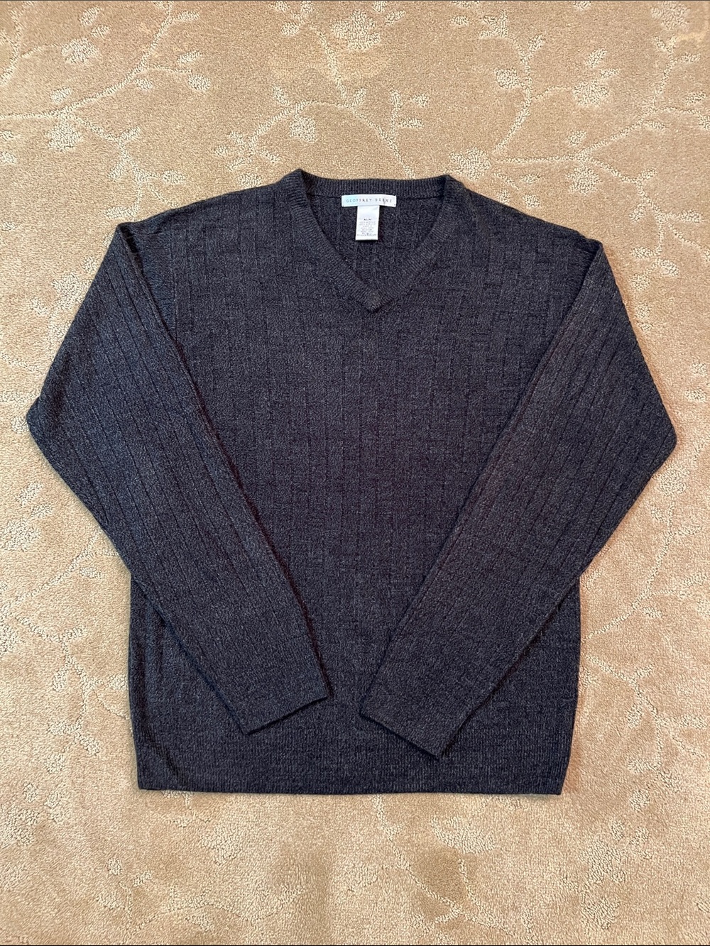 Men’s Geoffrey Beene Dark Gray V-Neck Sweater, Medium